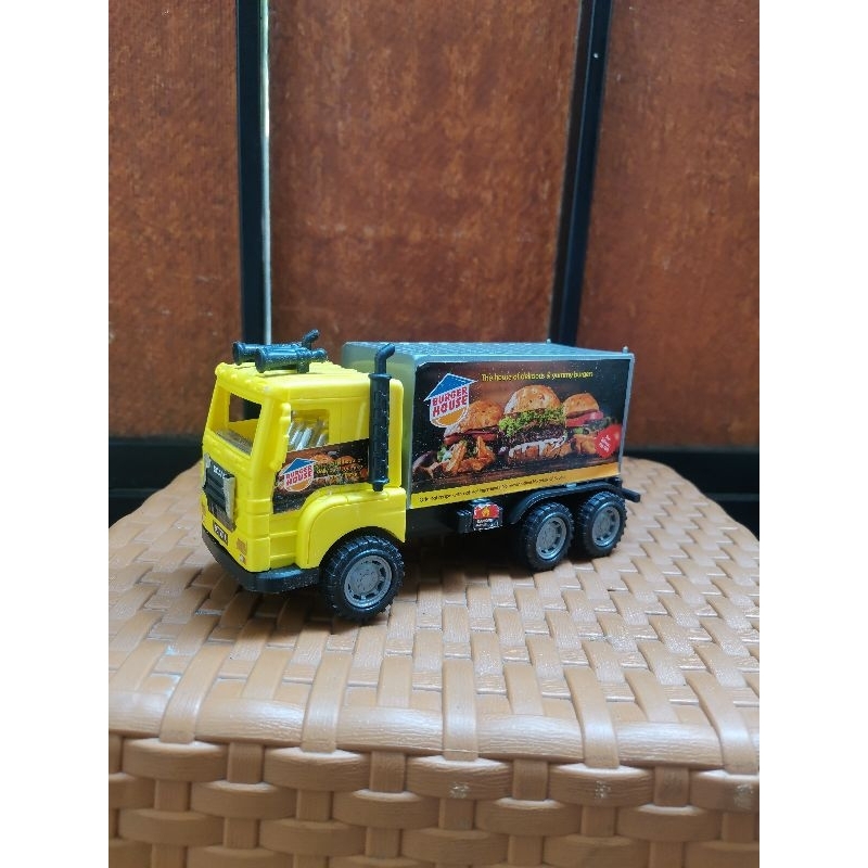 mobil box mainan bekas burger