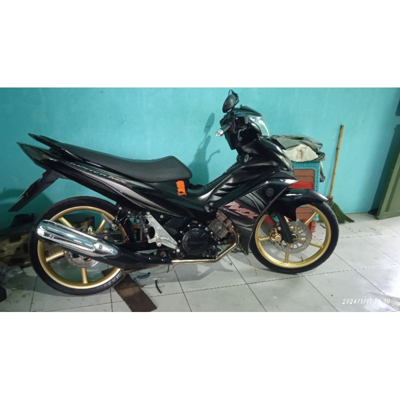 velg v rossi copy rcb + ban maxis victra 80/80 rata for jupiter mx new DD