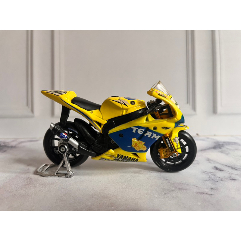 DIECAST-MOTOGP-VALENTINO-ROSSI-46-CAMEL-2005 Loose