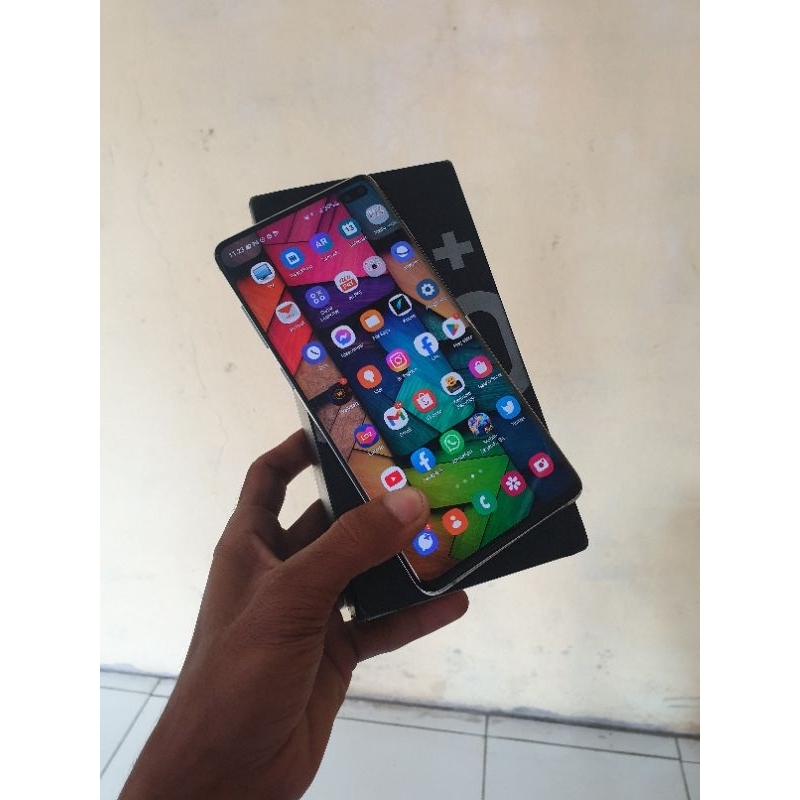 samsung S10 plus 8/128 inter bebas kartu siap riset. Shadow tipis