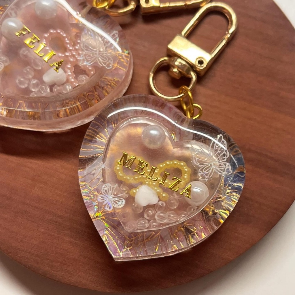 (pre-order | read desc) custom epoxy resin heart shaker keychain | by haemi