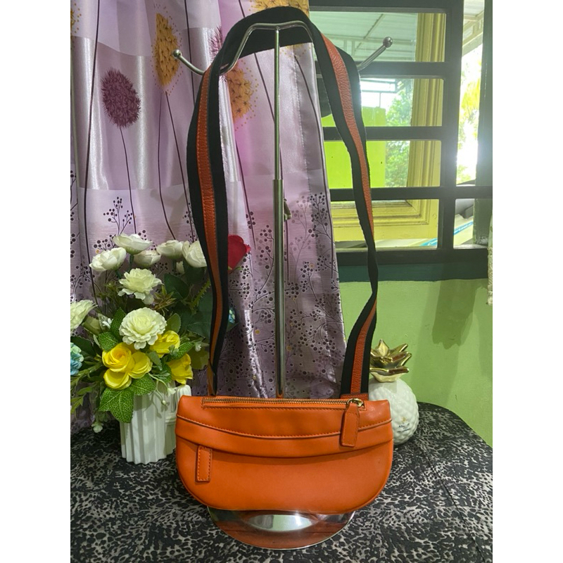 waist bag tas sekempang orange bahan kulit preloved