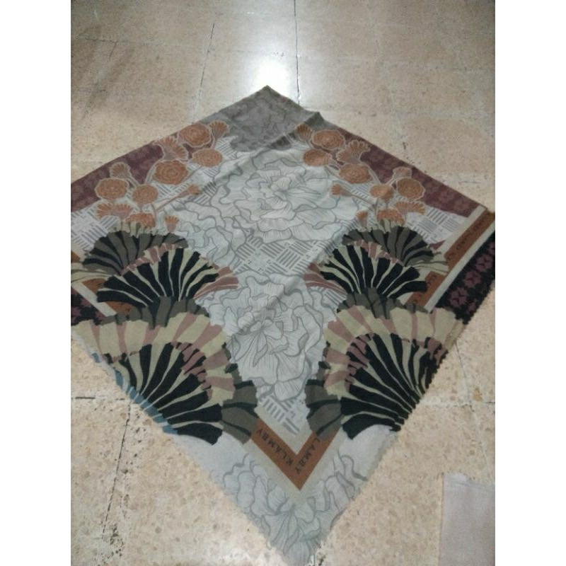 Preloved Bali Scarf Wearing klamby