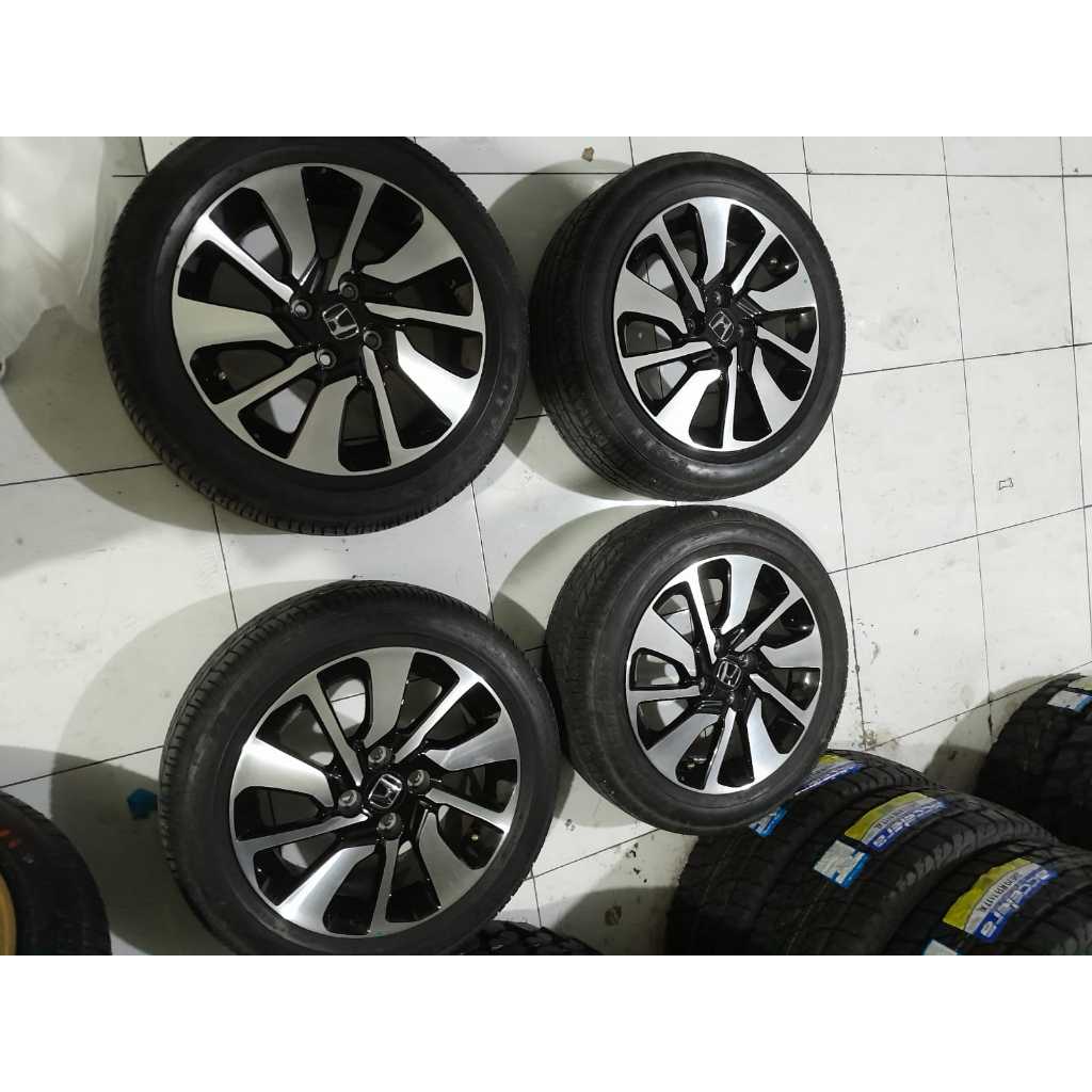 Velg Mobil Bekas Ring 15 Lubang Baut 4 STD BRIO RS R15 PCD 4X100 BAN 185 55 R15
