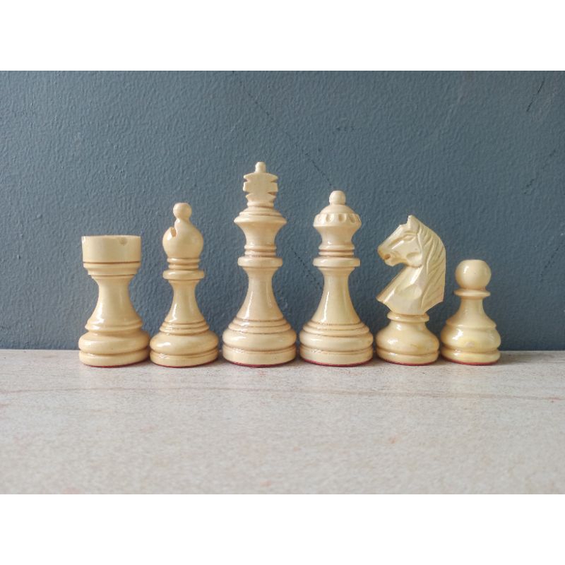 Bidak catur kayu standar