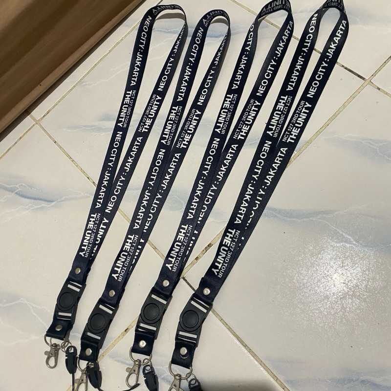 

[DEFECT] LANYARD 2SISI NCT 127 3RD TOUR THE UNITY