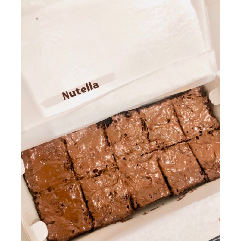

PREMIUM FUDGY BROWNIES - BY OMOCAKERY 20X10CM