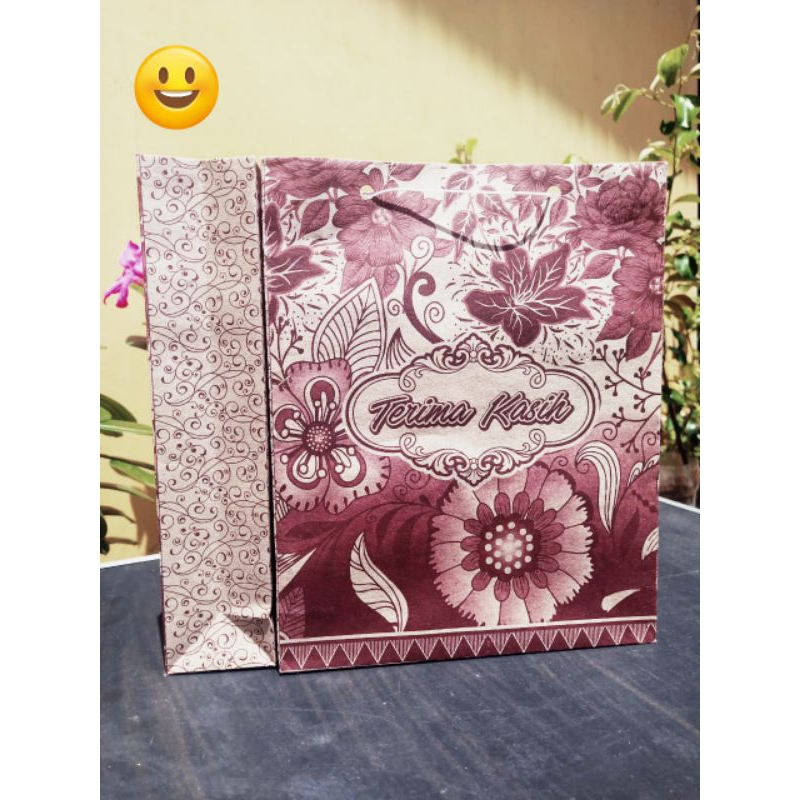 

Paper Bag Motif Batik Trimakasih ukuran 21x6x17/pxlxt