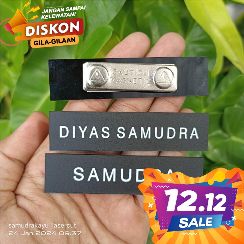 

NAMETAG HITAM DOFF UV PRINT