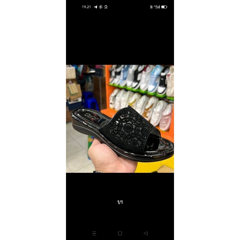 Sandal hak pendek wanita