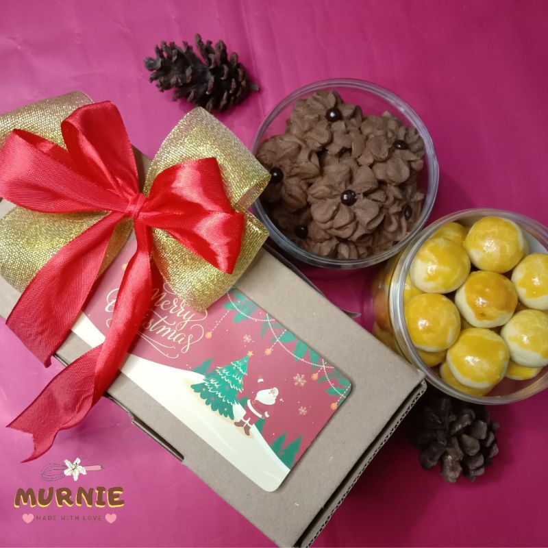

Hampers box natal isi 2 toples tabung 650ml