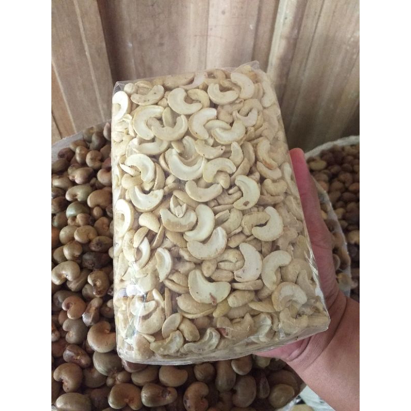 

KACANG METE ASLI WONOGIRI BELAH DUA MENTAH ENAK GURIH CAMILAN SEHAT BERAT 1 KILO