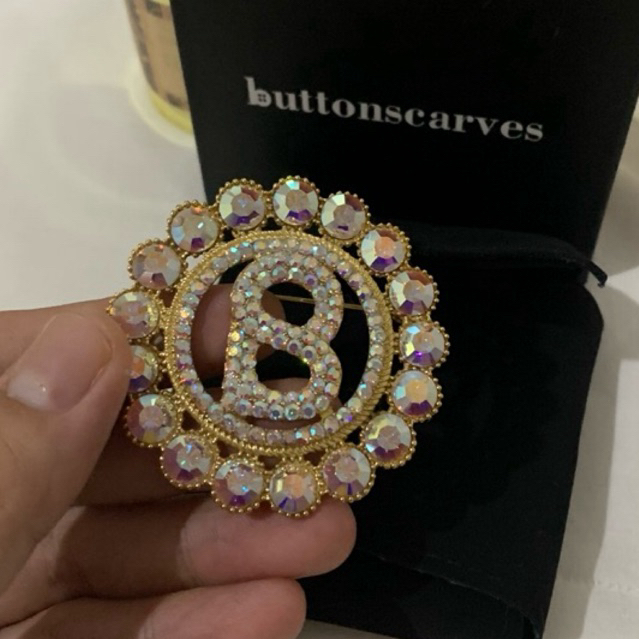 Sara Brooch Buttonscarves