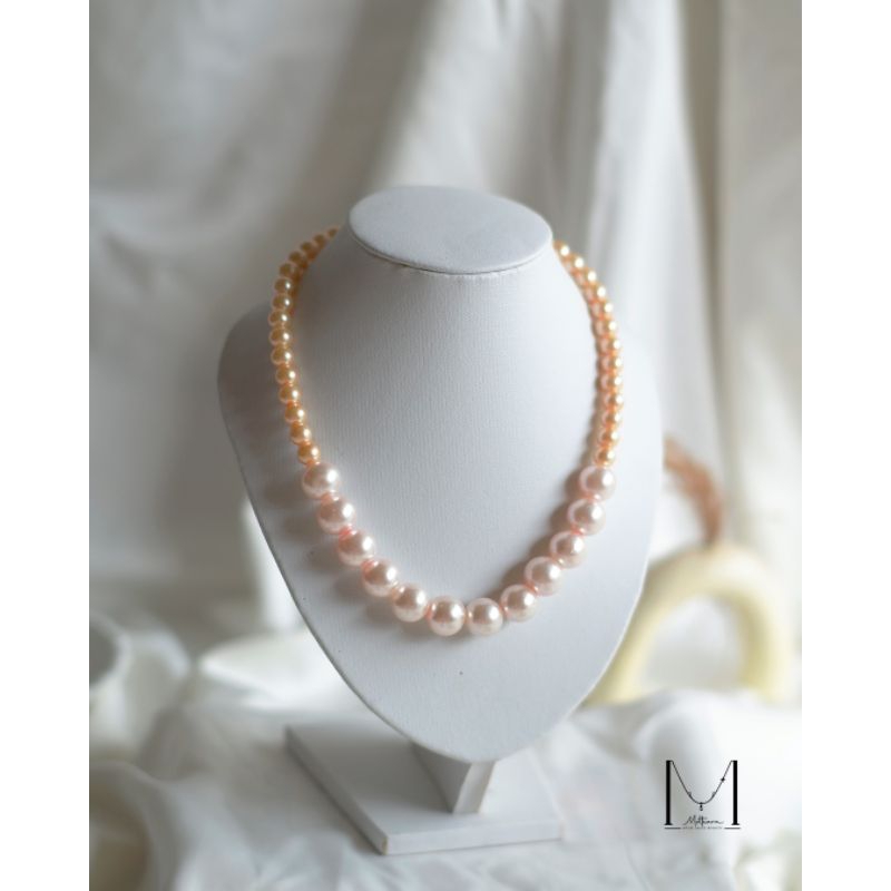 Kalung manik-manik mutiara putih elegant