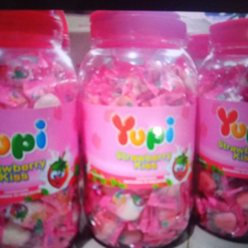 

Yupi Strawberry Kiss Toples
