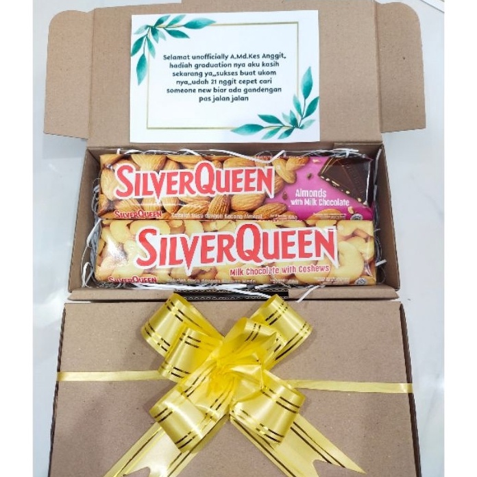 

TEBUS MURAH Coklat cokelat chocolate Silverqueen silver queen gift box hampers hadiah kado ulang tahun birthday anniversary valentine natal wisuda hari ibu hari guru rasa almond dan cashew mede