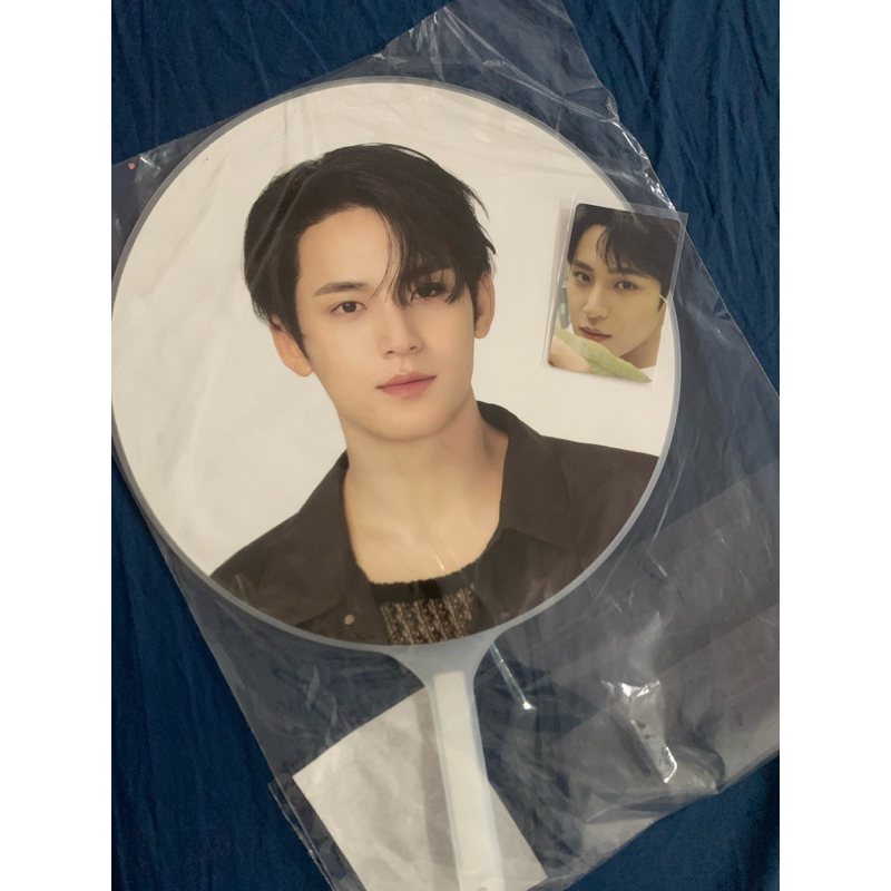 [CEK DESC] uchiwa mingyu impick image picket seventeen follow to japan seoul jeonghan hoshi scoups w