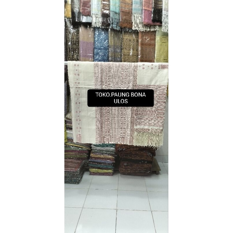 TUMTUMAN SAMBUNGAN TARUTUNG WARNA PUTIH TUMPAL MERAH.