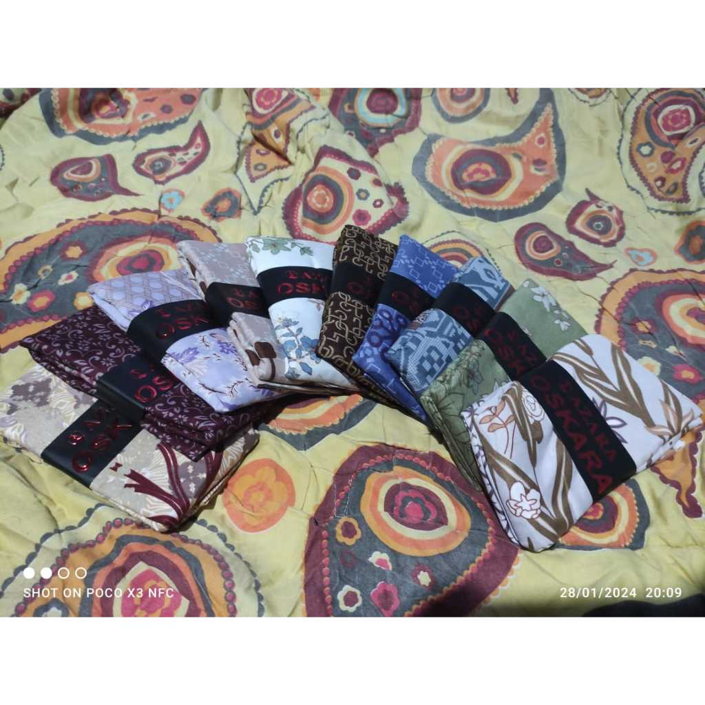 HIJAB SEGIEMPAT OSKARA AZARA MOTIF