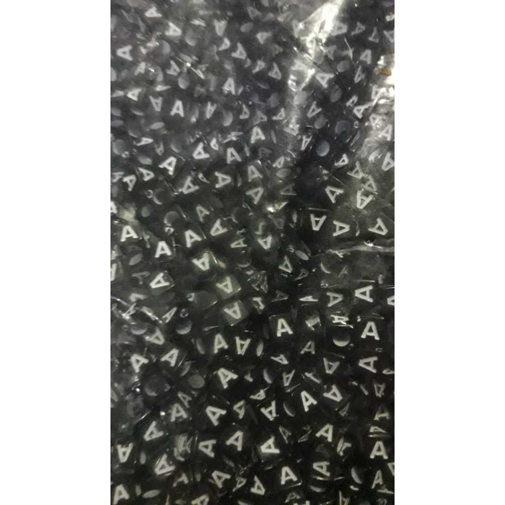 mote kotak hitam huruf A