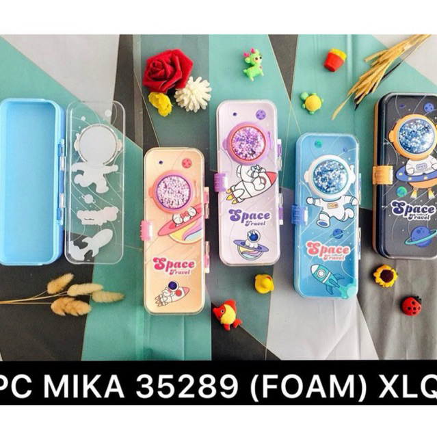 

XIAOLIJING TEMPAT PENSIL PLASTIK MIKA ASTRONOUT PENCIL CASE MIKA 35289