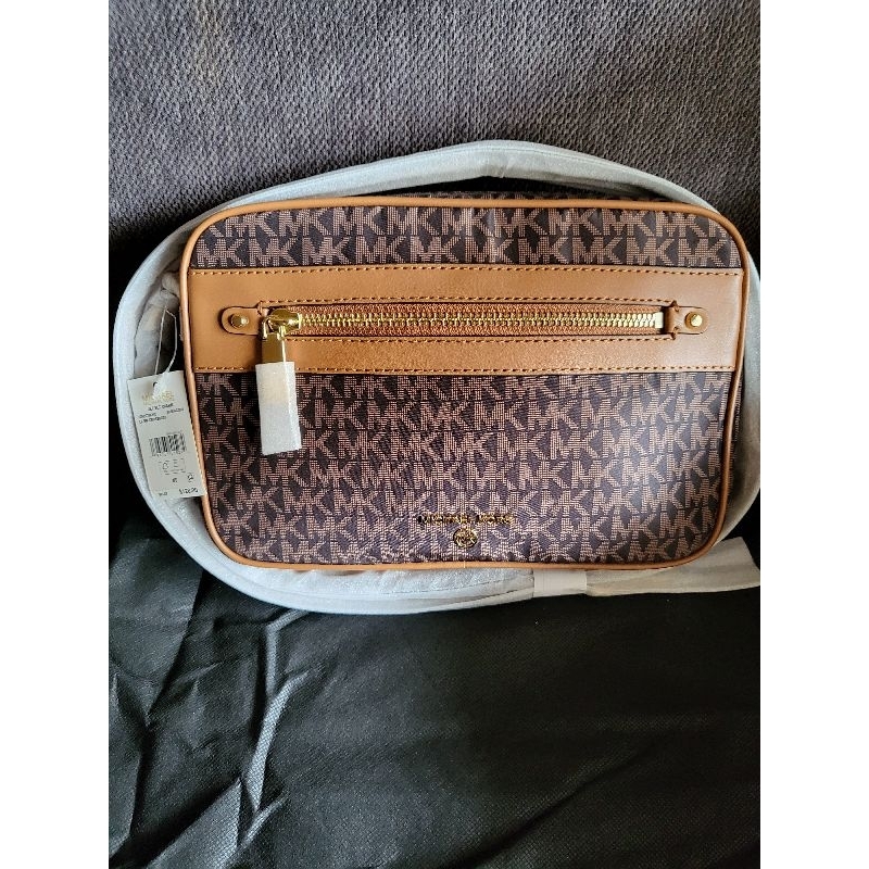 ⛔️ SOLD ⛔️NWT MK jetset charm large nylon