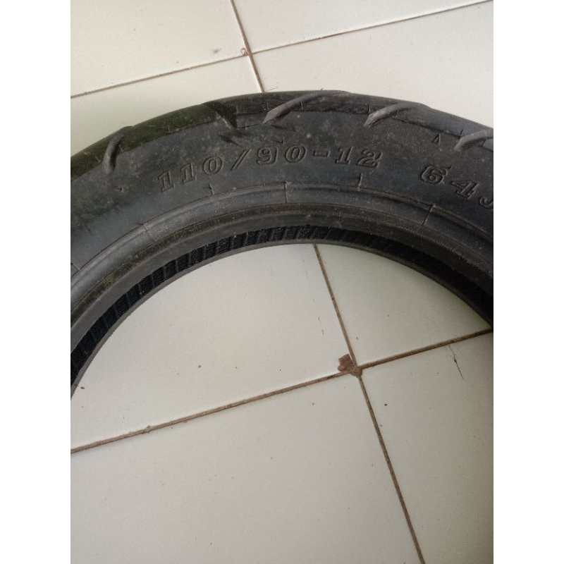 Ban Luar IRC 110/90 Ring 12