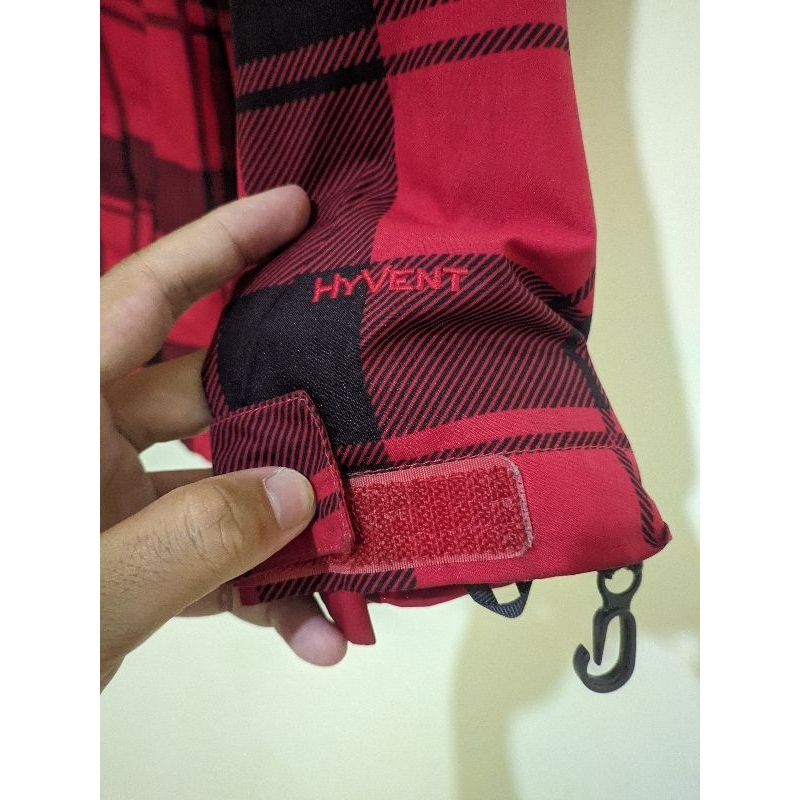 Jaket TNF hyvent merah outdoor