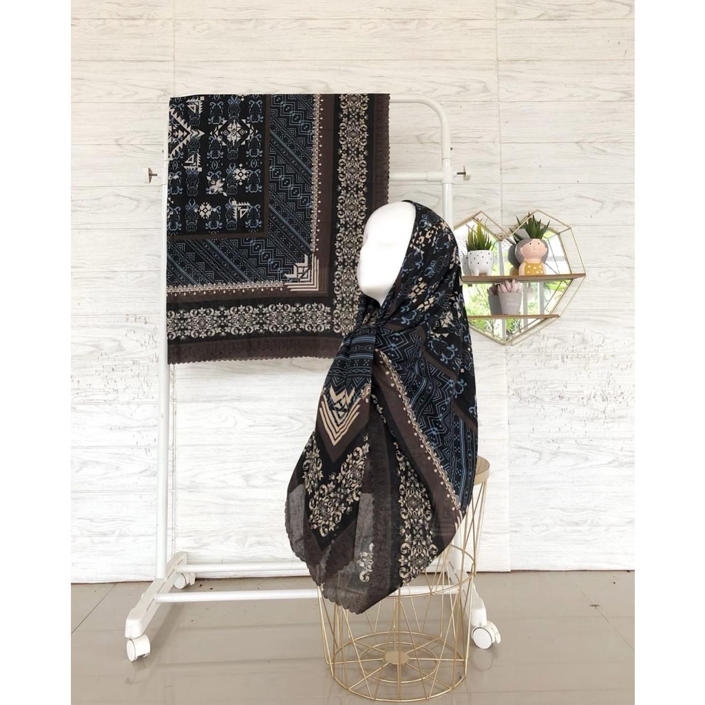 Hijab Segi Empat Voal Motif Pegunungan Jumbo Premium 130x130 / Jilbab