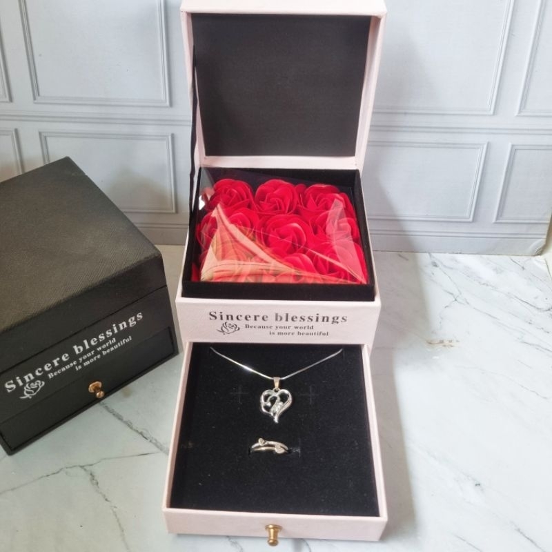 

Box Cincin Dan Kalung Premium / Kado Cewek Romantis