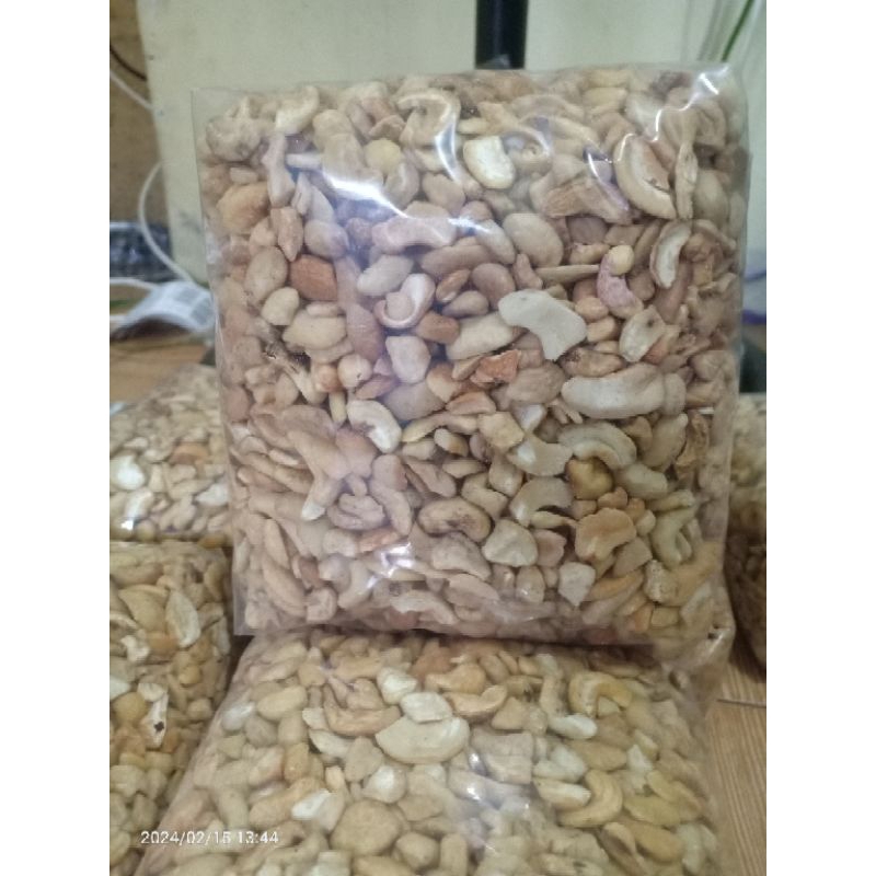 

kacang Mede patahan (pecahan)