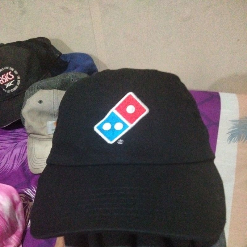 topi Domino's pizza