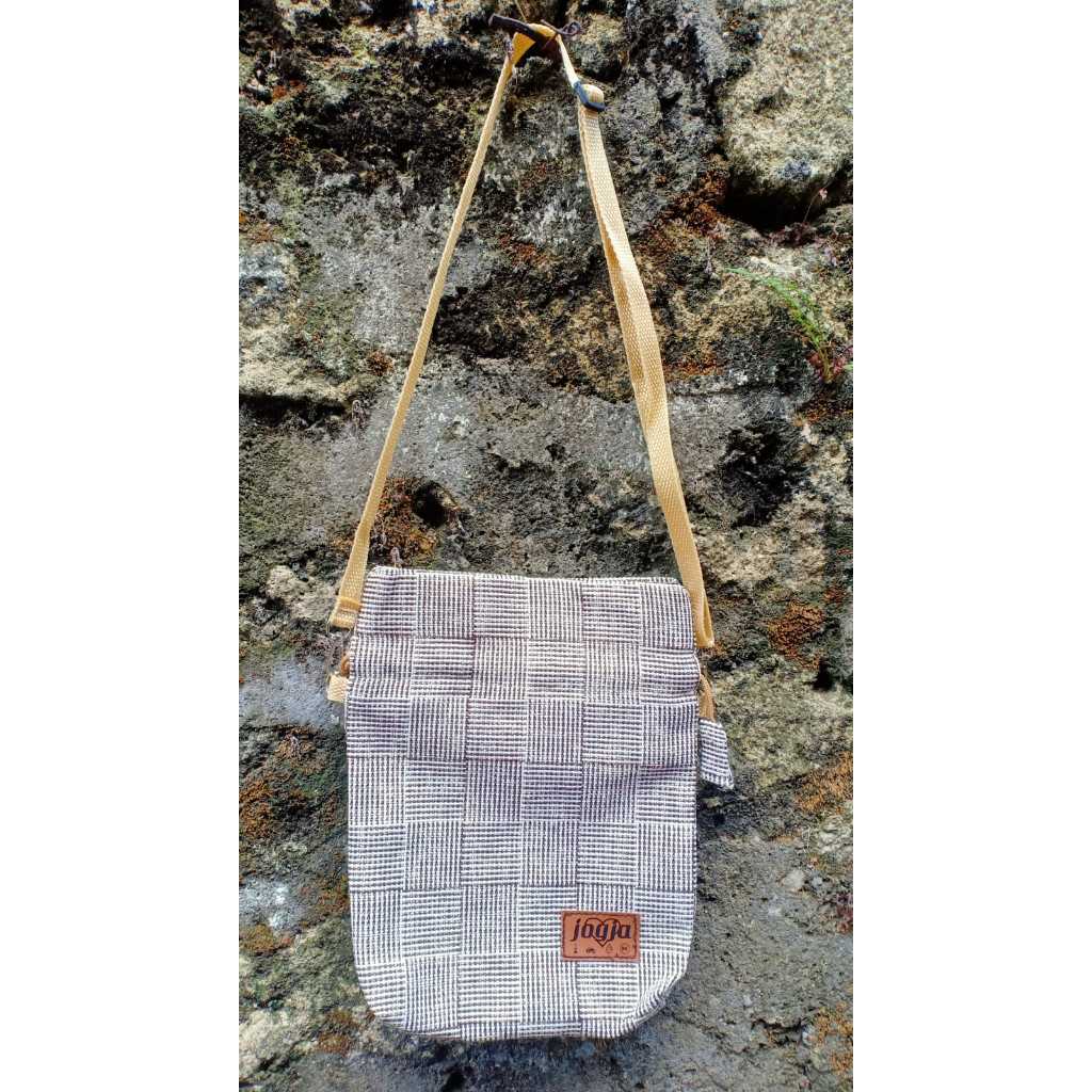 Tas slempang serut fashion wanita/bahan kain sintetis/tas khas JOGJA