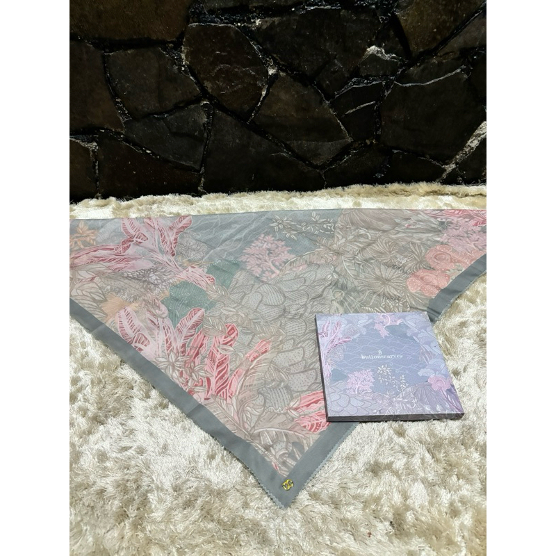 Buttonscarves Nusantara - Savanna