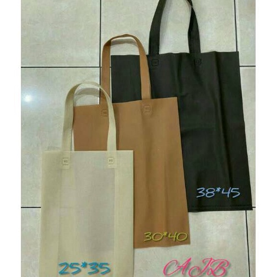 

Koleksi eksklusif untuk Anda yang istimewa Lusinan 12 pcs goodie bag 38x45x1 tas kain spundbond 12 pcs