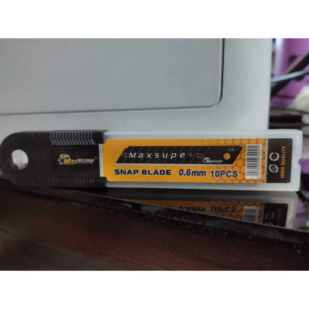 

(1Kotak) ISI CUTTER HITAM BESAR MAXSUPE / REFILL CUTTER BESAR HITAM KUAT MAXUPE 1 KOTAK ISI 10 PCS