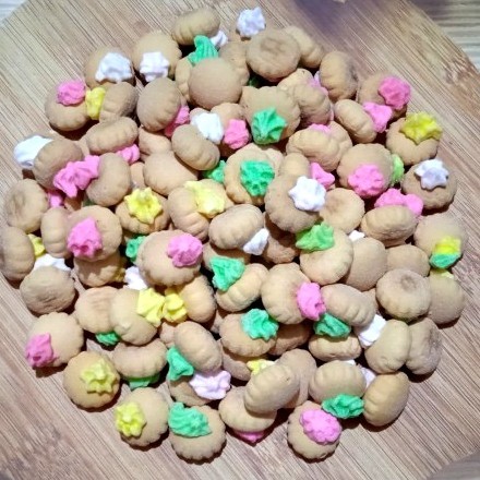 

Biskuit Gemrose 150Gram / Kue Kancing Monas / Snack Kiloan jadul