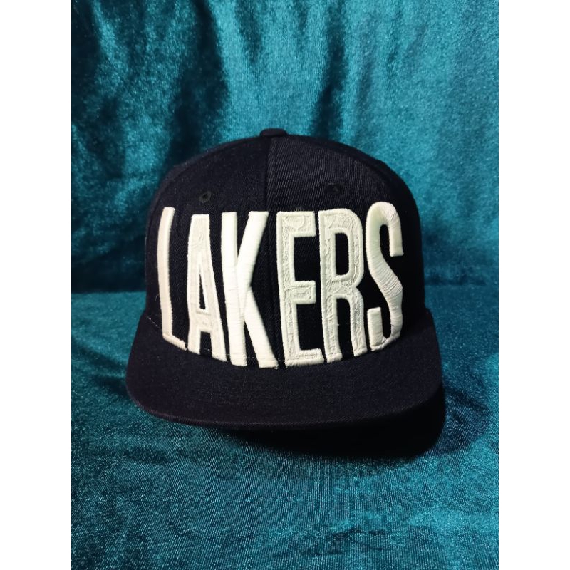 Topi snapback NBA visor pendek Lakers