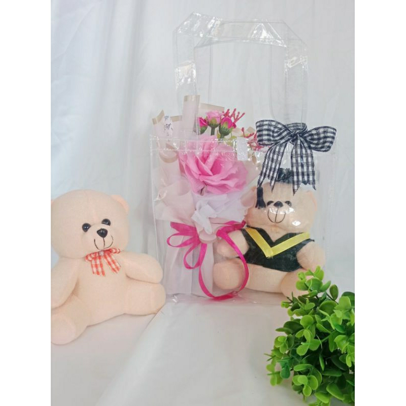 Gift Bag kado wisuda/  Hampers wisuda/ Hampers tas mika boneka/ Buket bunga artifisial/ Buket wisuda