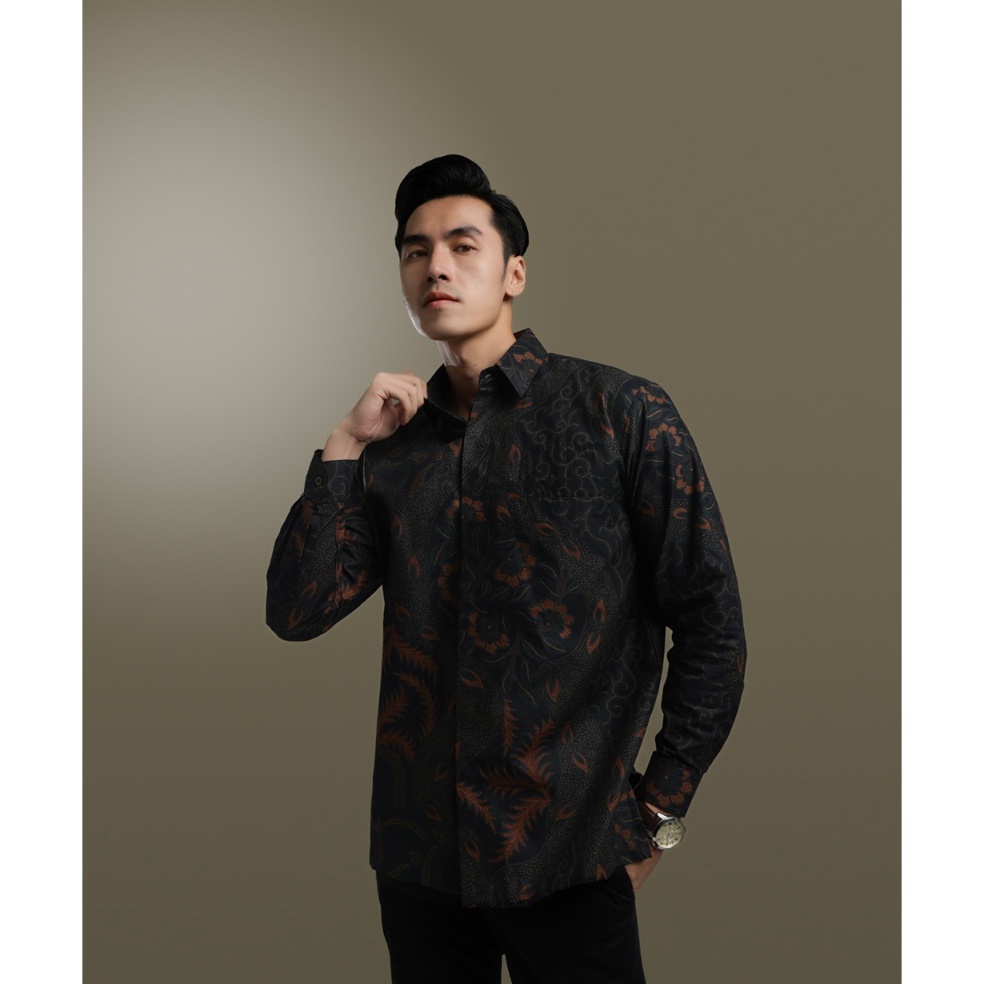 Banyak Dipakai Batik Ayman  PRAWIRA  Kemeja Batik Pria Katun Solo Halus