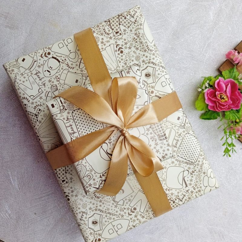 

Kertas Kado bisa sekalian dibungkuskan