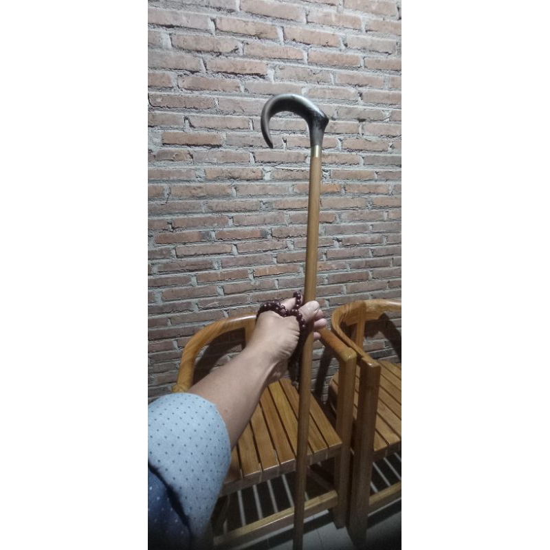 TongkatJalanKayuBertuah