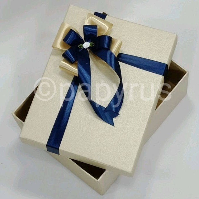 

KF7 PAPYRUS 175x225 Tinggi 5cm Kotak Kado Gift Box Hadiah