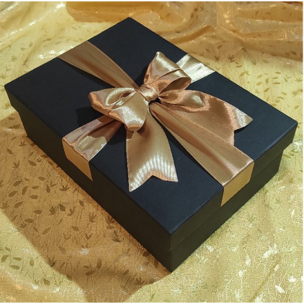 

GIFT BOX KOTAK KADO HARDBOX TEBAL POLOS (29x19x10)