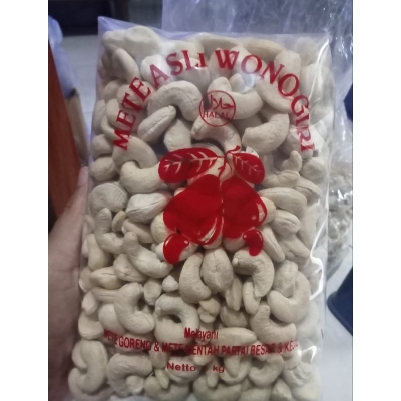 

KACANG METE /KACANG MEDE MENTAH FRESH 1KG (ASLI WONOGIRI)