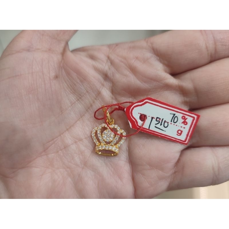 Liontin emas 70 mahkota ratu