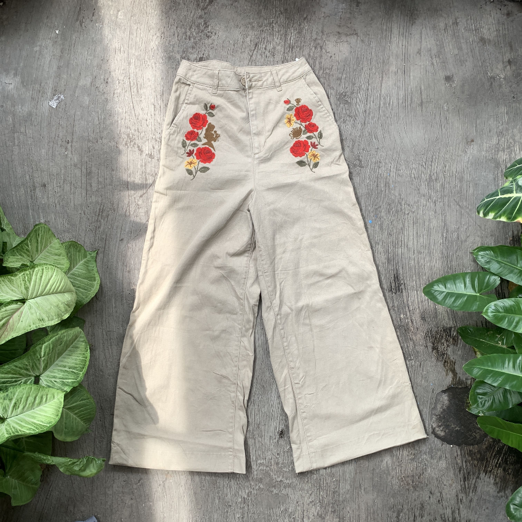 Disney Women's Embroidery Flower Pants Khaki Size 25 | Celana Panjang Kulot Wanita Coklat Susu Beige