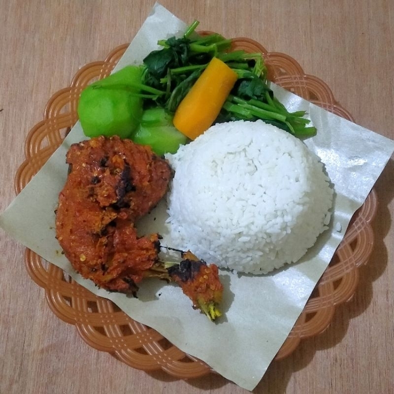 

Paket Hemat Ayam Paha Bakar Bumbu Rujak Mamah Ira