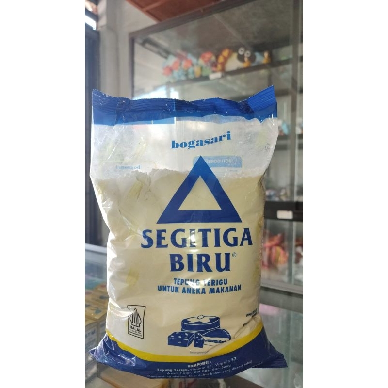 

Tepung terigu segitiga biru 1 kg