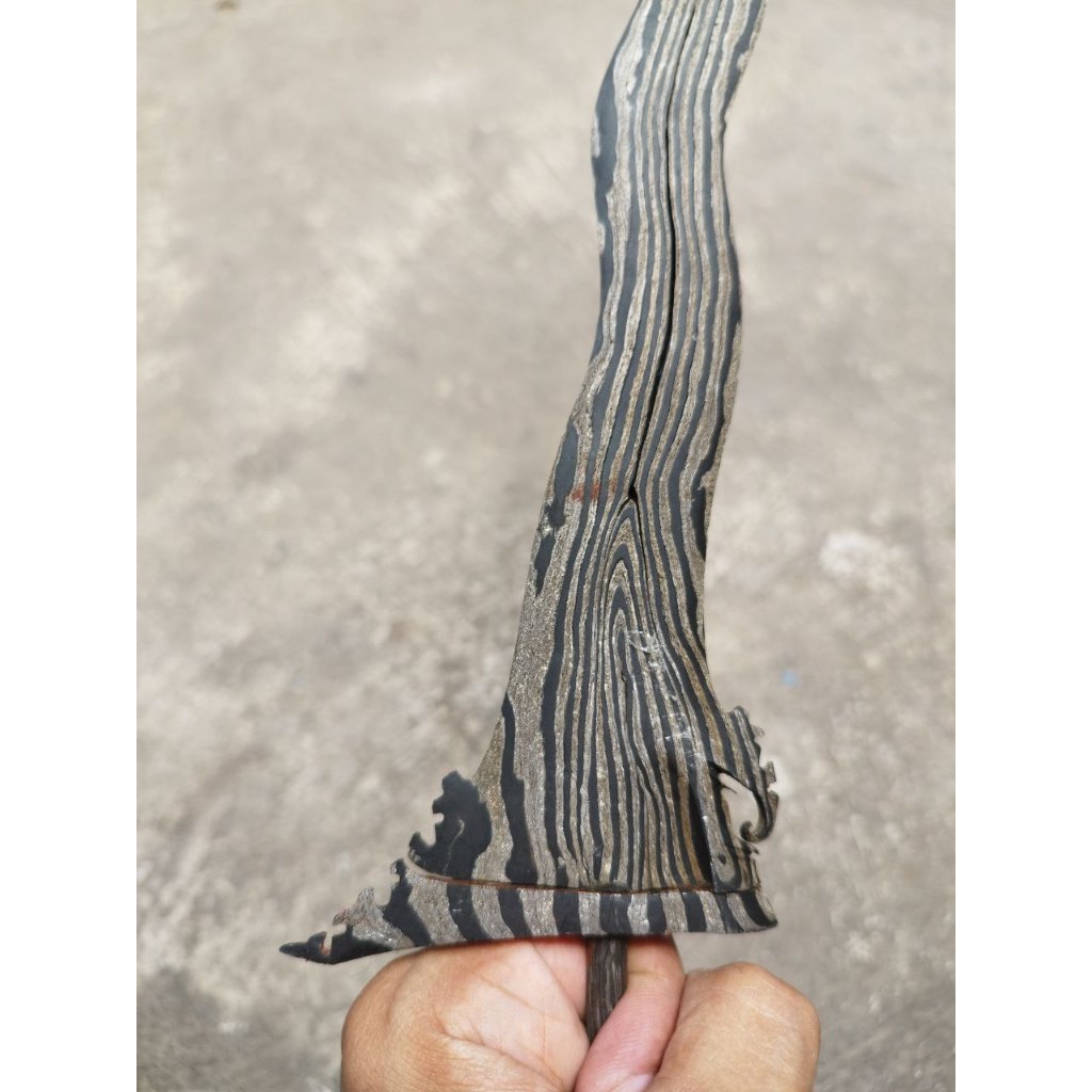 Keris Pamengkang Jagad pamor Junjung Drajat Alus